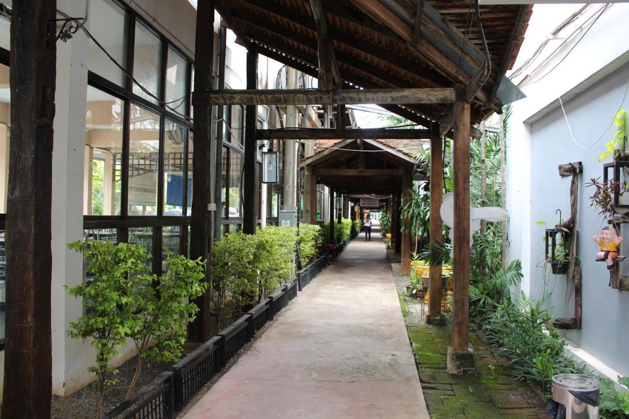Oyo 75409 Premium The Family Hotel เชียงใหม่ ภายนอก รูปภาพ