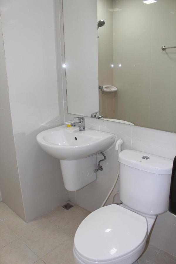 Oyo 75409 Premium The Family Hotel เชียงใหม่ ภายนอก รูปภาพ